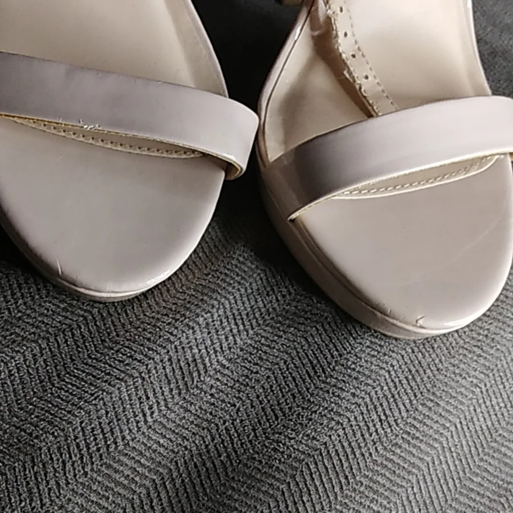 CHARLOTTE RUSSE Heels - Picture 3 of 9